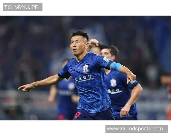 国足首练现场直击于汉超布置训练设施吕焯毅接受媒体采访分享感受